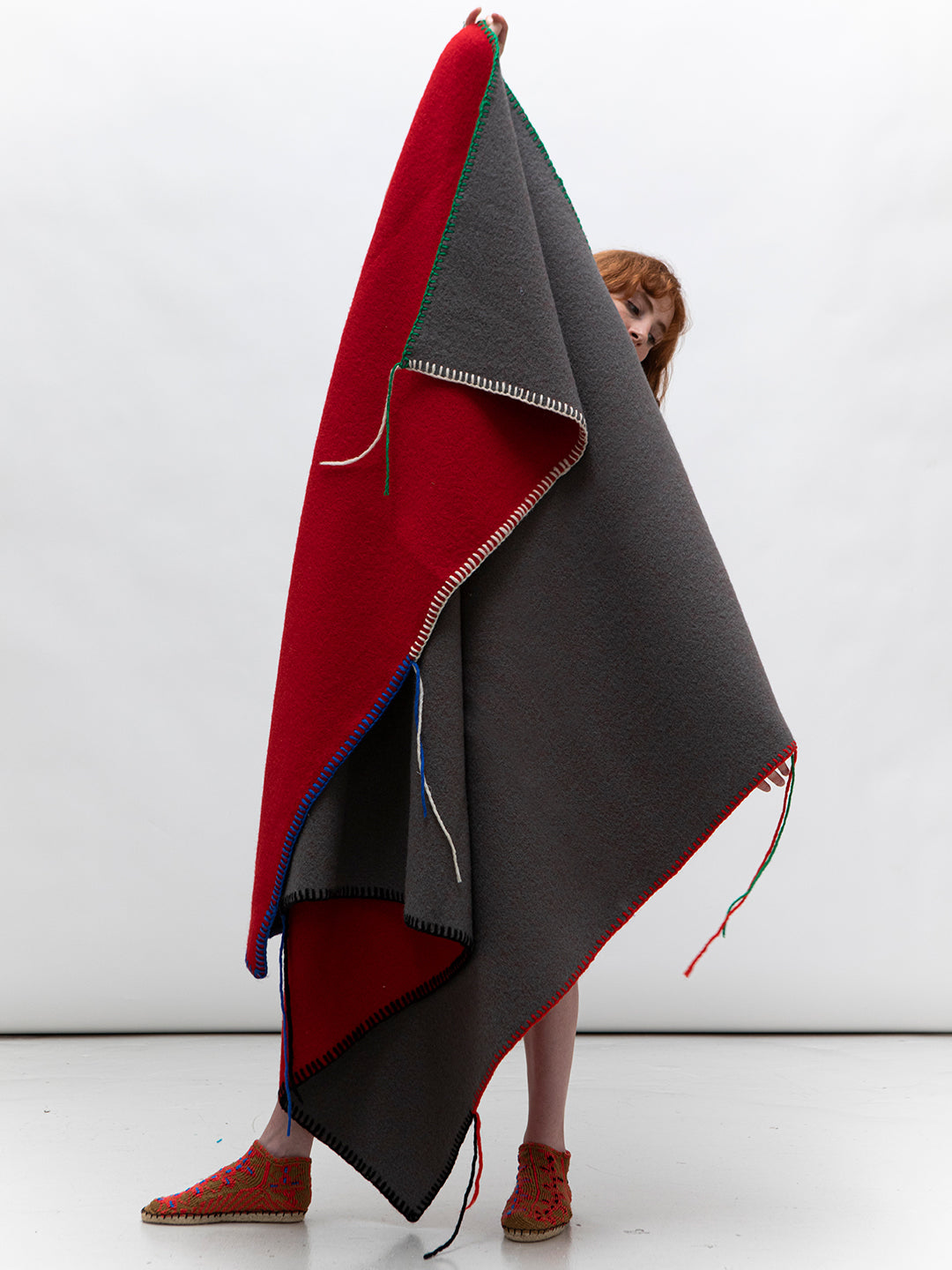 IN STITCHES BLANKET RED