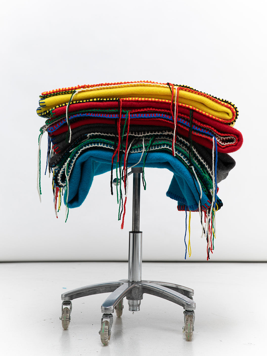 IN STITCHES BLANKET RED