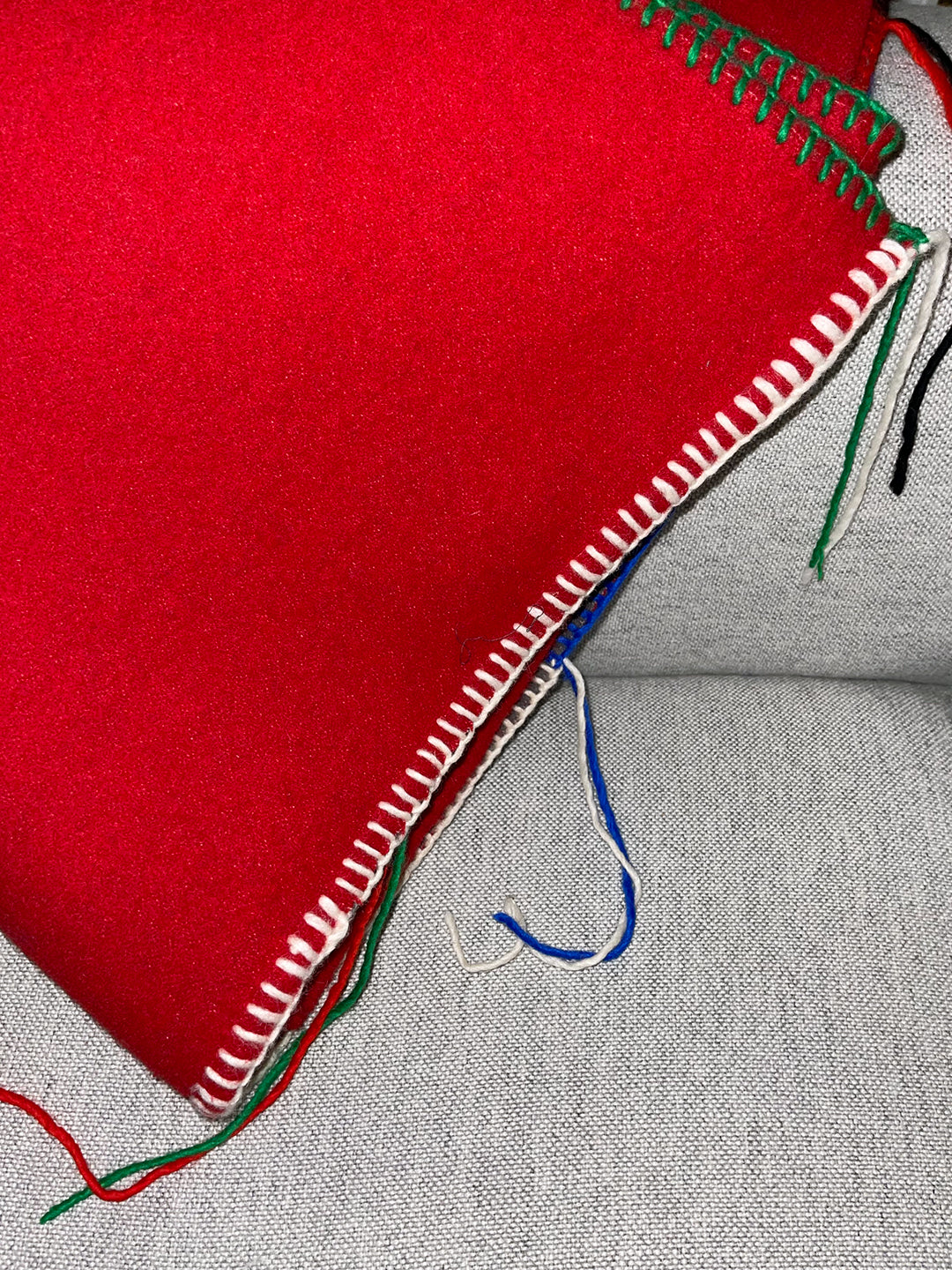 IN STITCHES BLANKET RED